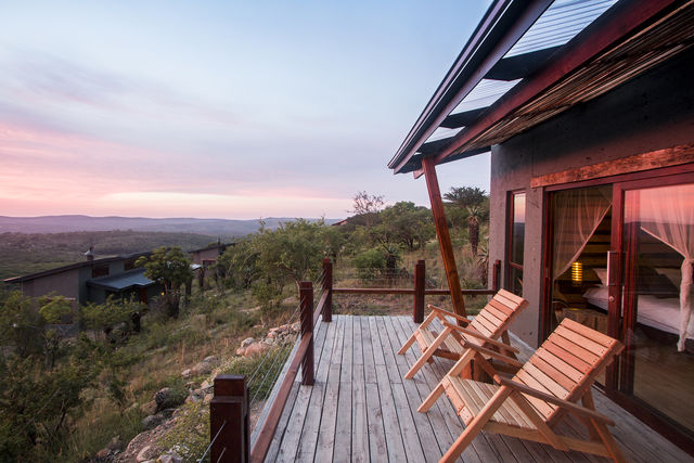 Zuid-Afrika Rhino Ridge Safari Lodge Hluhluwe Game Reserve terras safari room