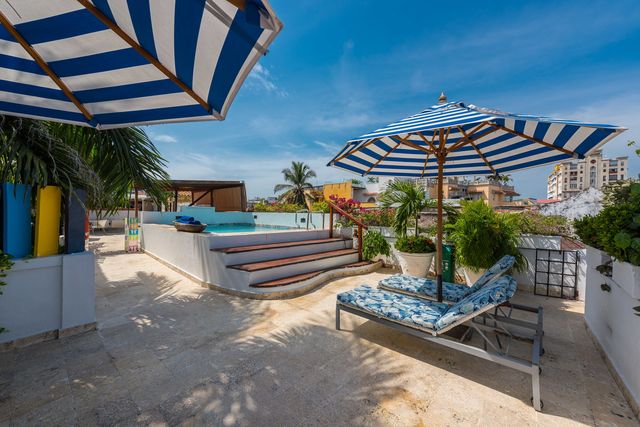 Rondreis Colombia hotel Bantu Cartagena dakterras met zwembadje