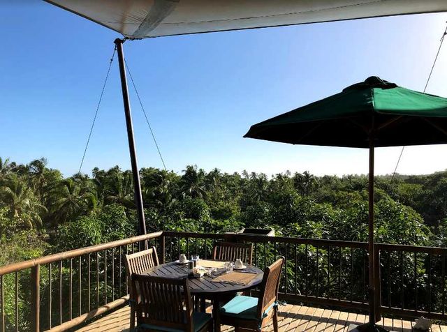 Rondreis Colombia Magdalena Palomino Beach Aite Eco lodge deck met uitzicht over de omgeving