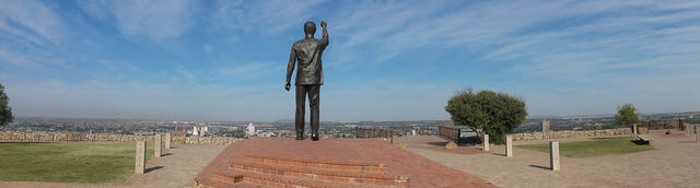 Rondreis Zuid-Afrika Nelson Mandela beeld Bloemfontein