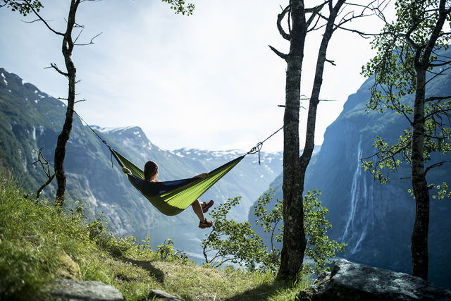 Hangmat bij Geirangerfjord Sunnmøre Noorwegen