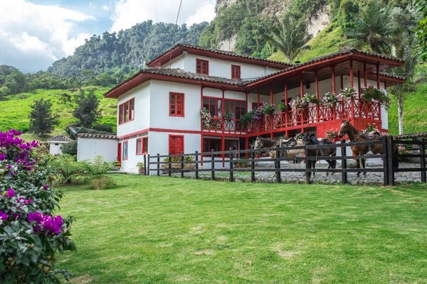 Rondreis Colombia Quindio Manizales Termales la Quinta van de buitenkant gezien