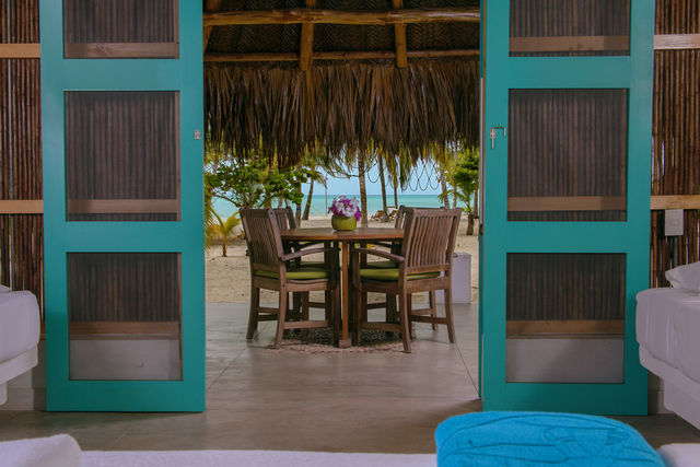Rondreis Colombia Magdalena Palomino Beach Aite Eco Lodge uitzicht vanuit de slaapkamer van een cabana