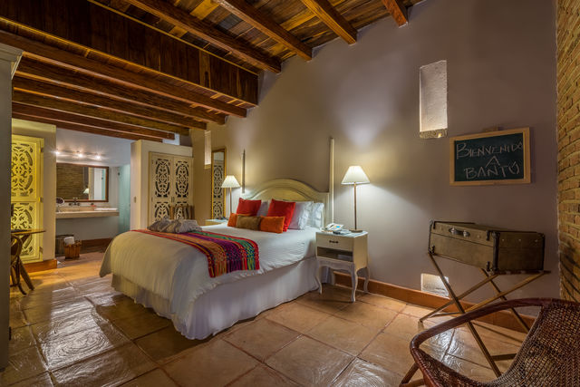 Rondreis Colombia hotel Bantu Cartagena junior suite met badkamer