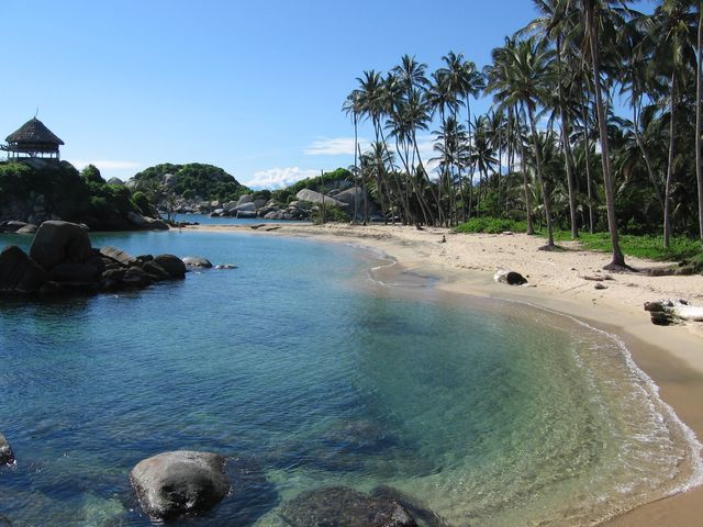 Rondreis Colombia Magdalena Tayrona National Park mooie baai bij het uitkijkpunt