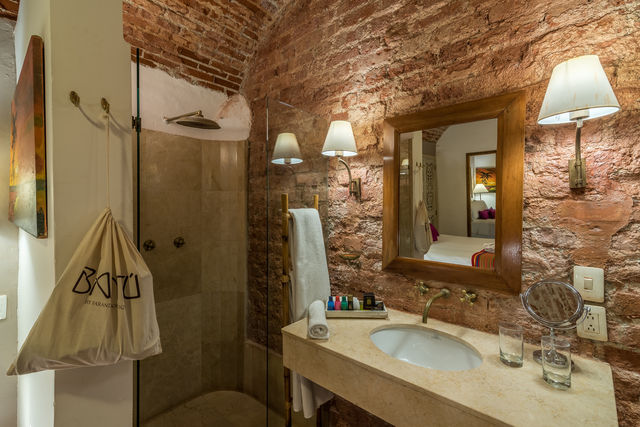 Rondreis Colombia hotel Bantu Cartagena voorbeeld badkamer