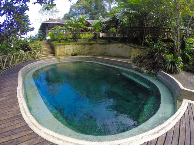 Rondreis Colombia Choco Nuqui El Cantil Ecolodge termaal bad