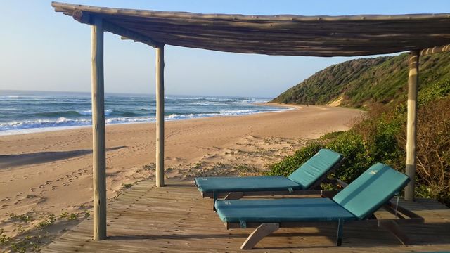 Rondreis zuid-afrika Thonga Beach strandstoelen