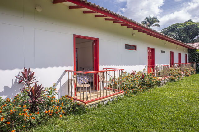 Rondreis Colombia Quindio Manizales Hacienda Venecia sommige kamers hebben een balkonnetje