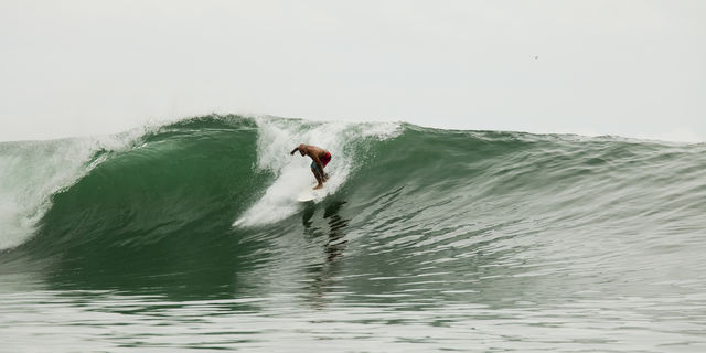 Rondreis Colombia Choco Nuqui El Cantil Ecolodge golf surfen
