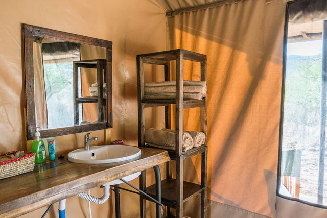 Rondreis Tanzania Serengeti badkamer