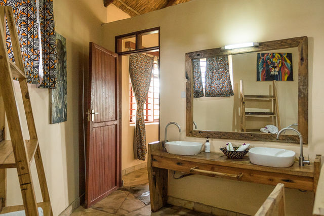 Rondreis Tanzania Lake Manyara bungalow