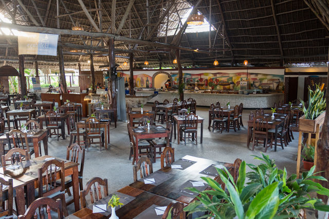 Rondreis Tanzania Reef and Beach Resort Zanzibar restaurant